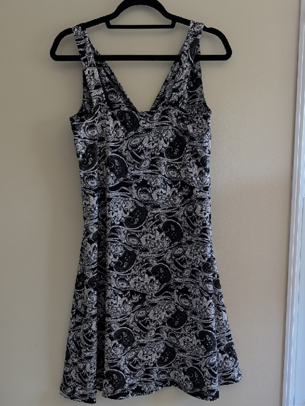 Metaphor Paisley Fit & Flare Dress Size S | Sleeveless V-Neck Knit Dress - Picture 4 of 7